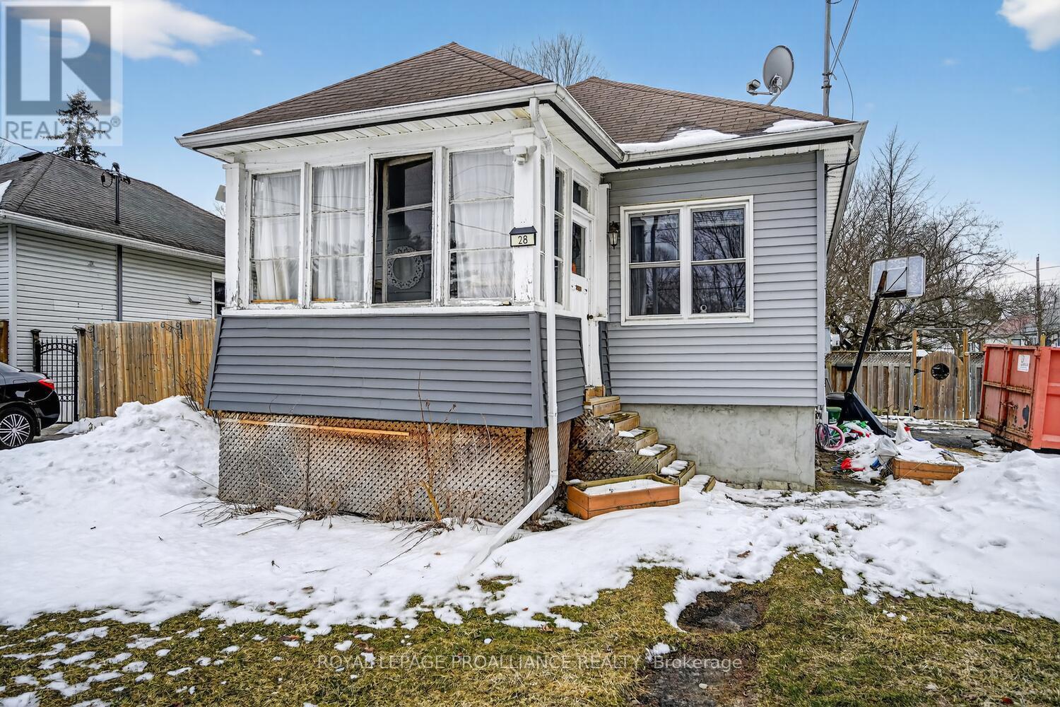 28 Oak Street, Brockville, Ontario  K6V 5R2 - Photo 3 - X12922088
