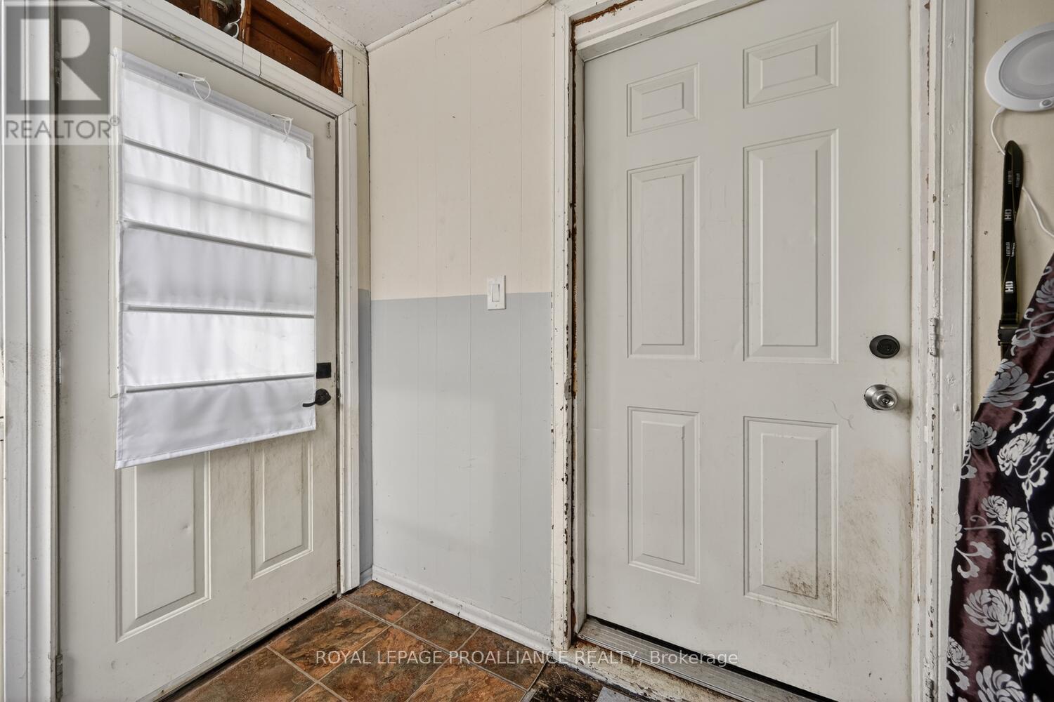 28 Oak Street, Brockville, Ontario  K6V 5R2 - Photo 4 - X12922088