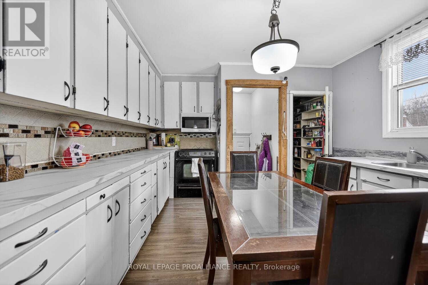 28 Oak Street, Brockville, Ontario  K6V 5R2 - Photo 7 - X12922088