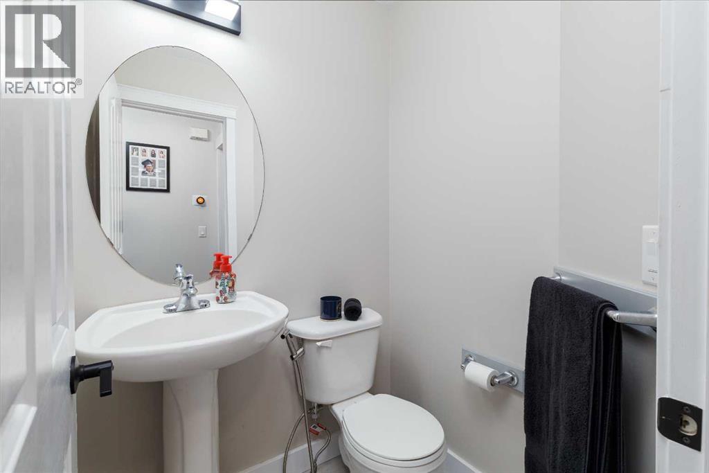 86 Cougarstone Court Sw, Calgary, Alberta  T3H 5R3 - Photo 5 - A2295836