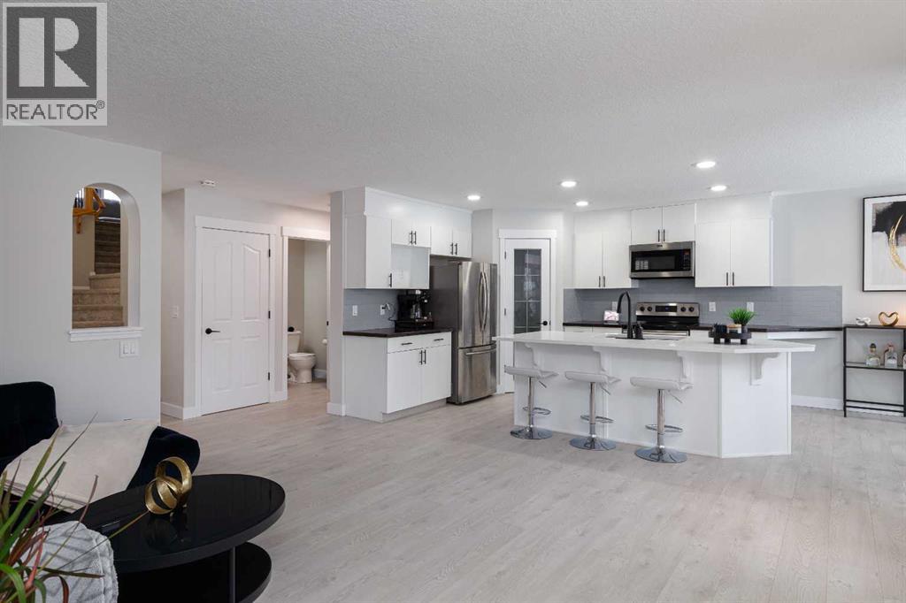 86 Cougarstone Court Sw, Calgary, Alberta  T3H 5R3 - Photo 10 - A2295836