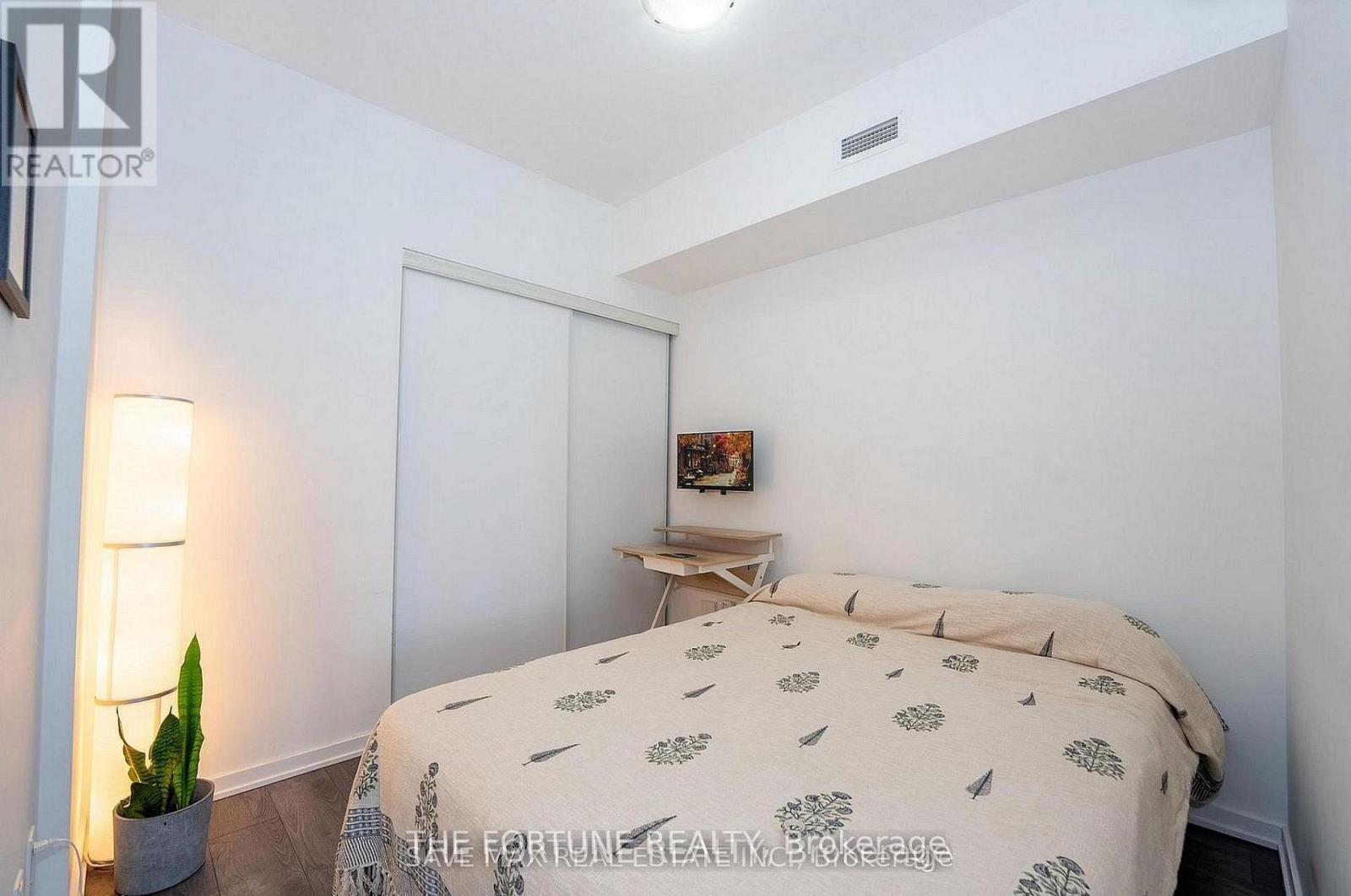 1712 - 103 The Queensway, Toronto, Ontario  M6S 5B3 - Photo 18 - W12922078