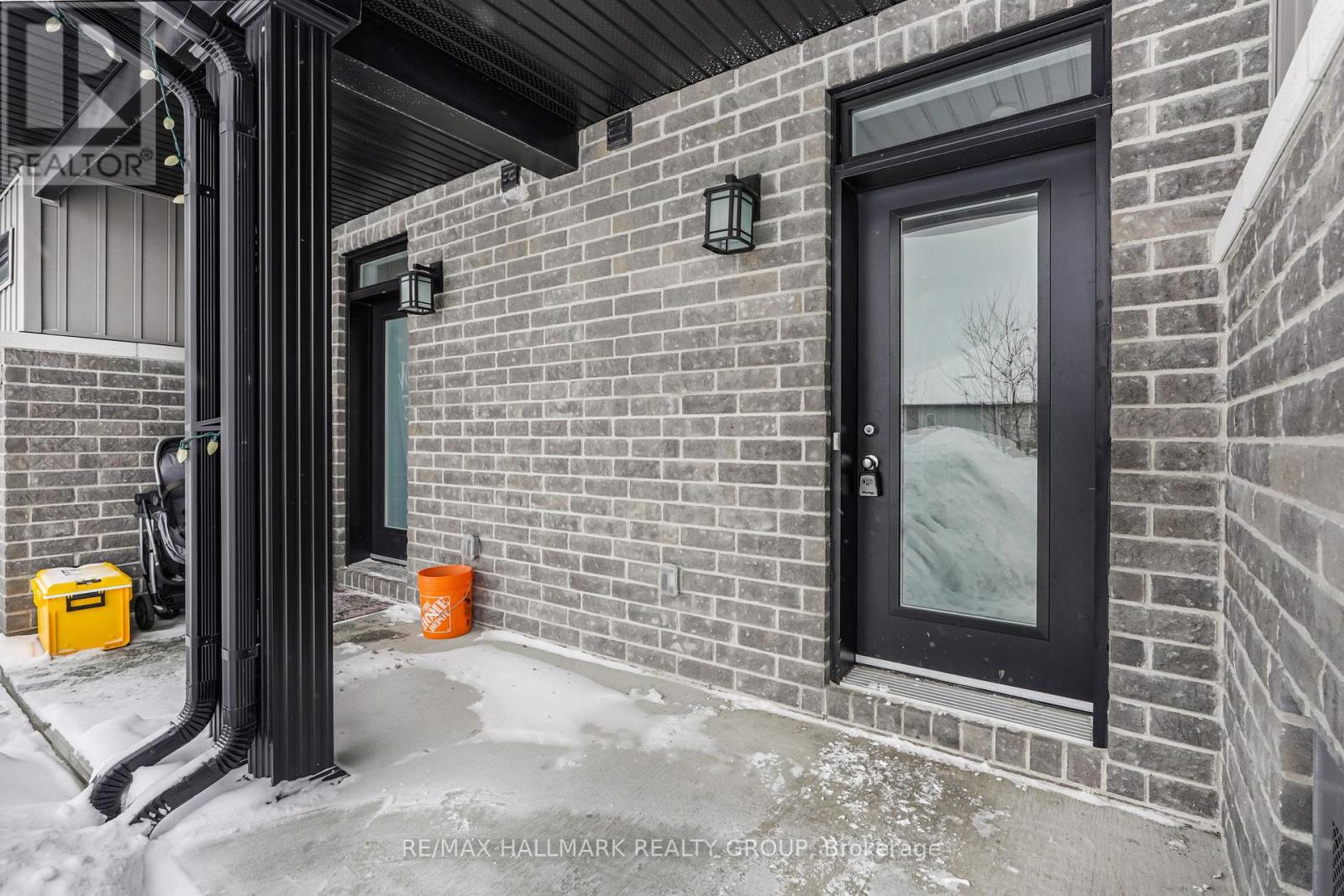 877 Platinum Street, Clarence-Rockland, Ontario  K4K 0H9 - Photo 3 - X12922116