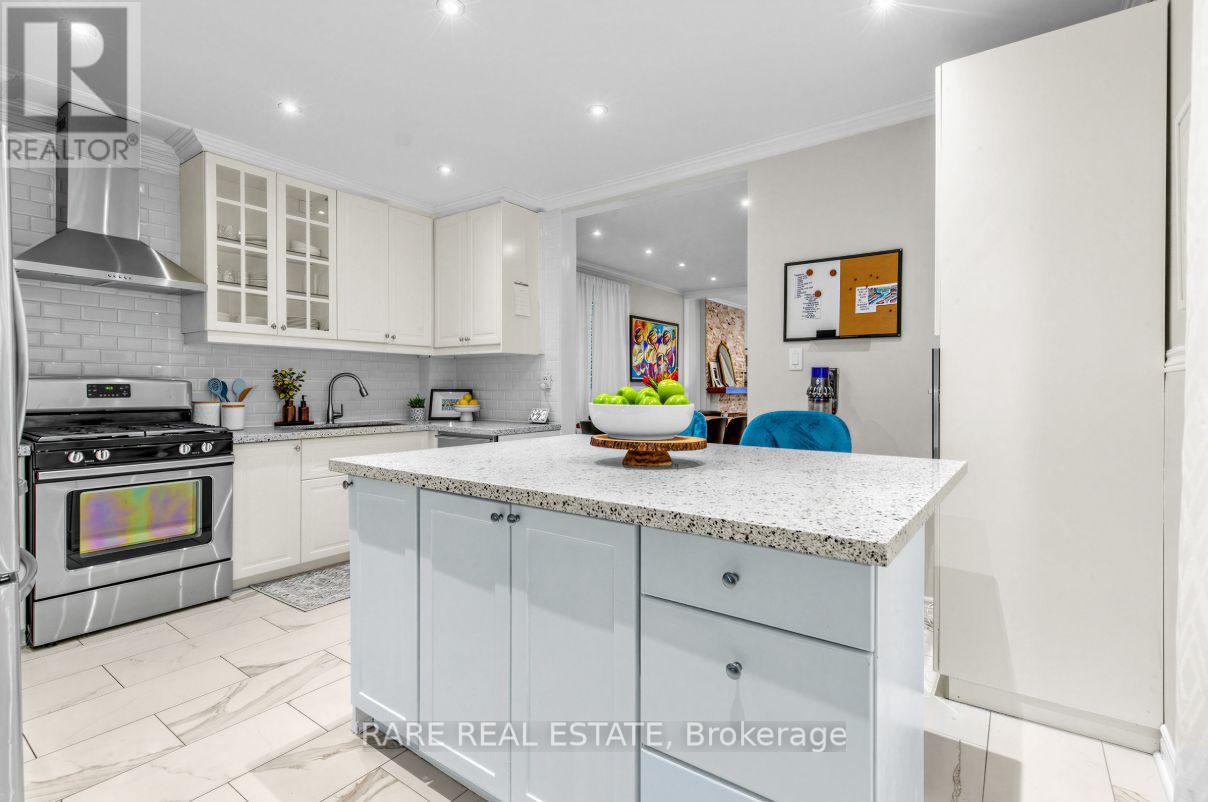 18 Earlscourt Avenue, Toronto, Ontario  M6E 4A6 - Photo 11 - W12920350