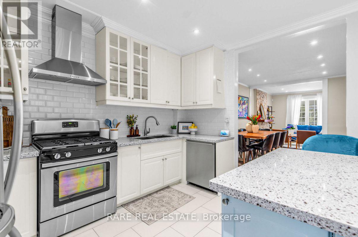 18 Earlscourt Avenue, Toronto, Ontario  M6E 4A6 - Photo 14 - W12920350