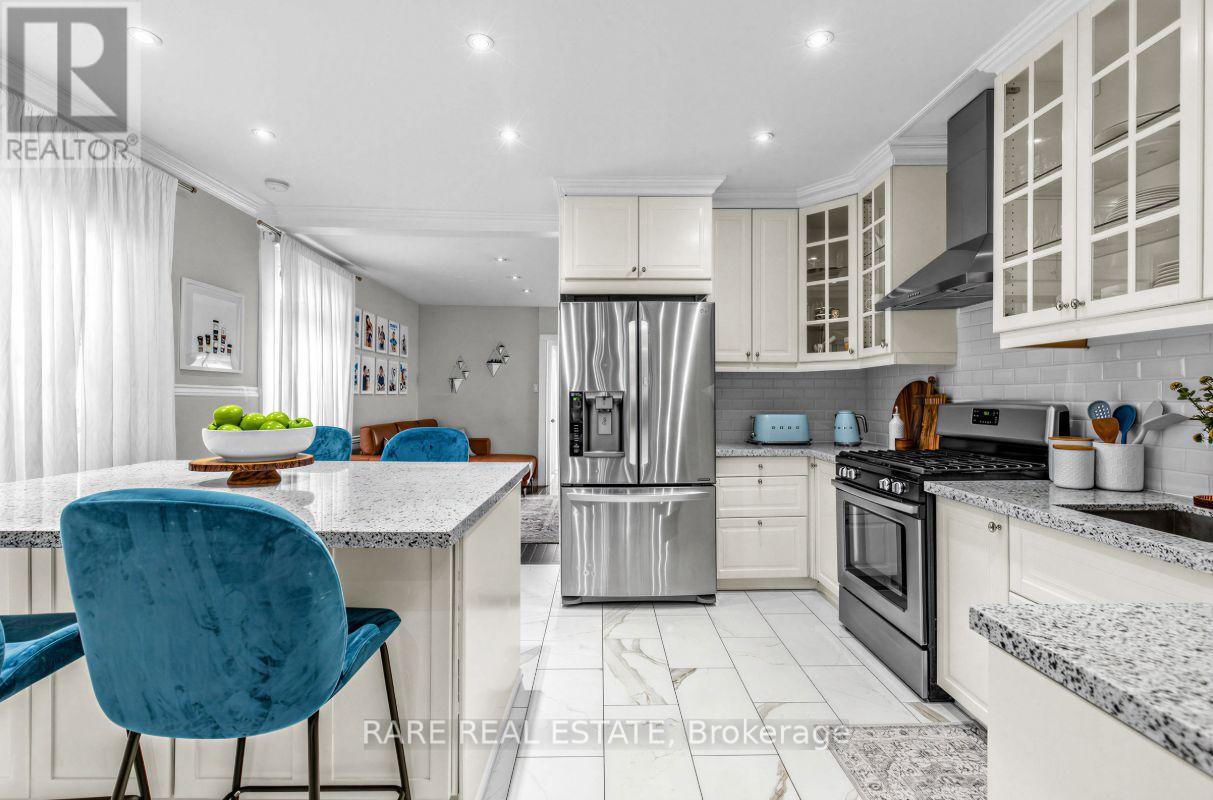 18 Earlscourt Avenue, Toronto, Ontario  M6E 4A6 - Photo 12 - W12920350