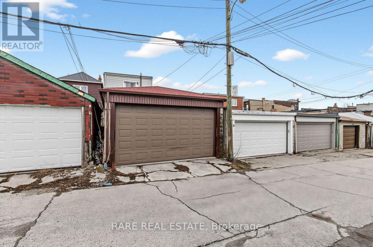 18 Earlscourt Avenue, Toronto, Ontario  M6E 4A6 - Photo 36 - W12920350