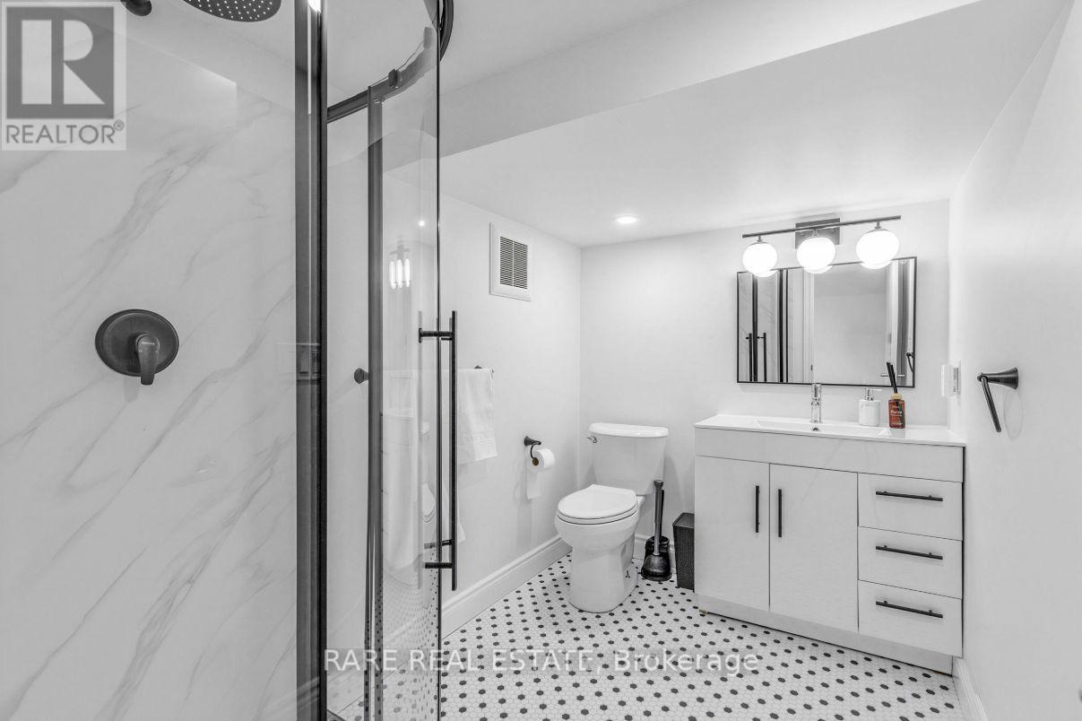 18 Earlscourt Avenue, Toronto, Ontario  M6E 4A6 - Photo 43 - W12920350