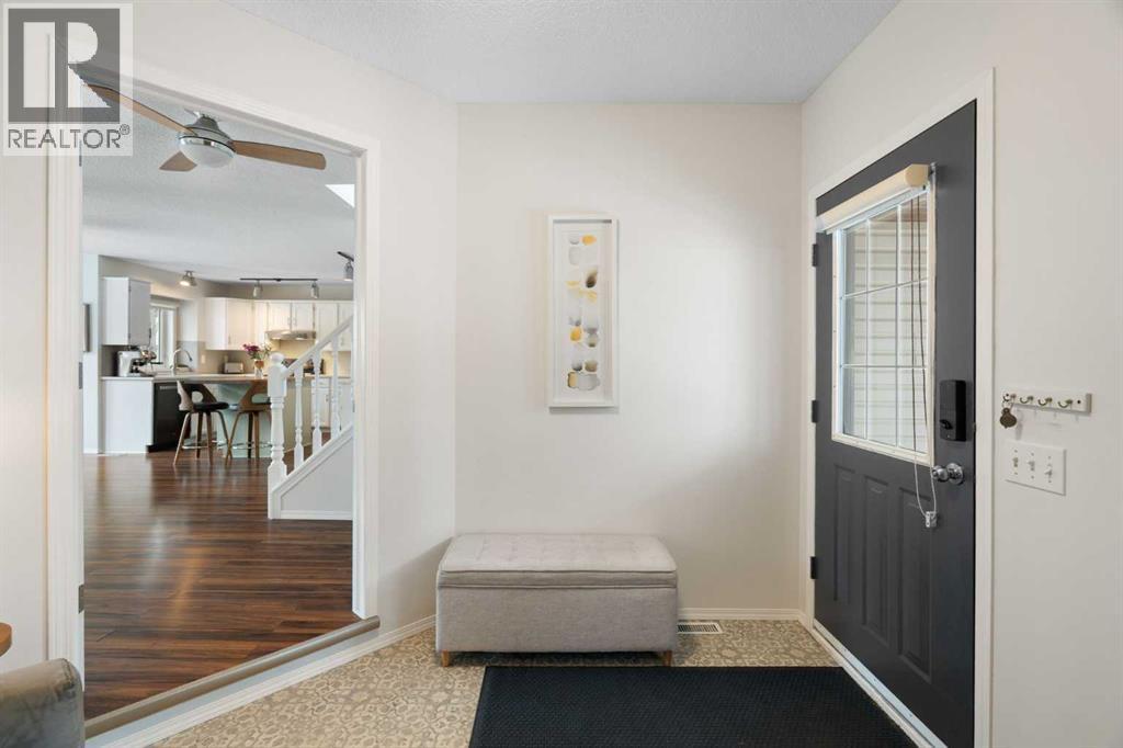 18 West Terrace Drive, Cochrane, Alberta  T4C 1R4 - Photo 6 - A2294386