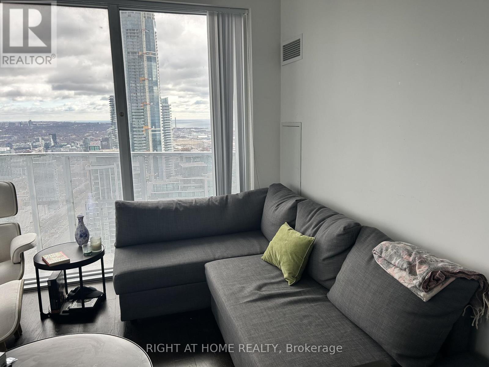 6404 - 100 Harbour Street, Toronto (Waterfront Communities), Ontario  M5J 0B5 - Photo 10 - C12922100