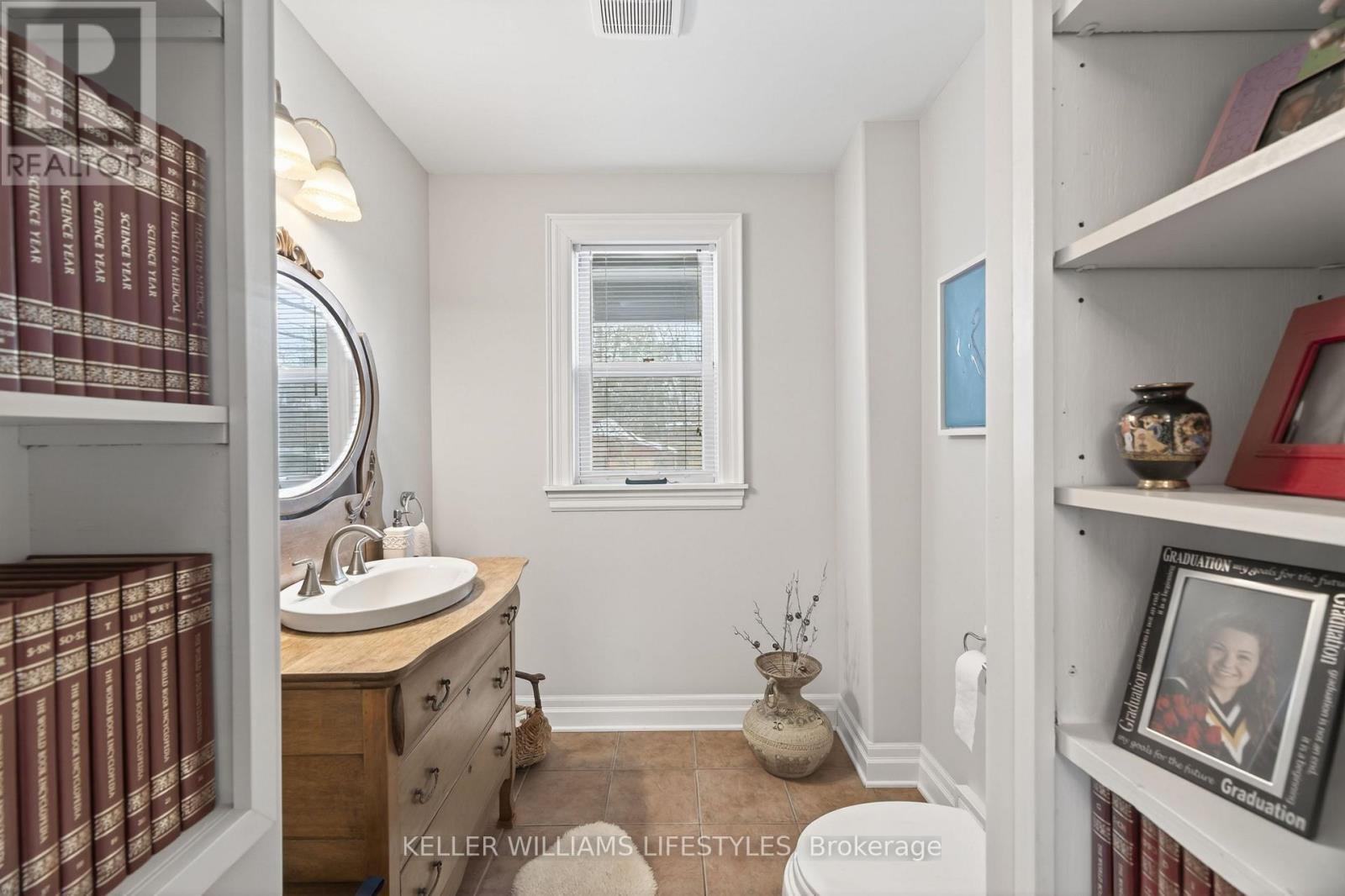 Photo 14 of 48 for 169 Ridout Street S