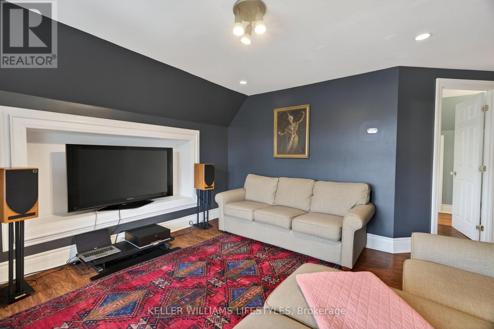 Photo 37 of 48 for 169 Ridout Street S