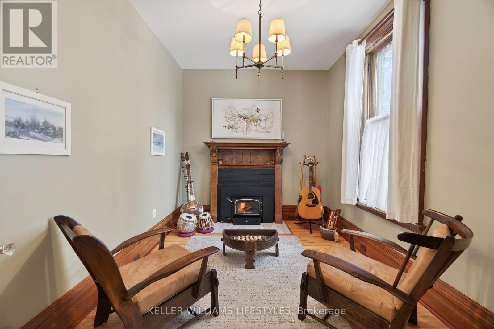 Photo 6 of 48 for 169 Ridout Street S