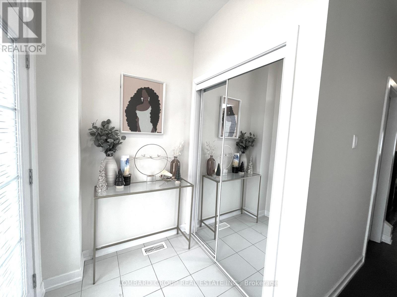 142 Lilac Circle, Haldimand, Ontario  N3W 0H7 - Photo 3 - X12922108