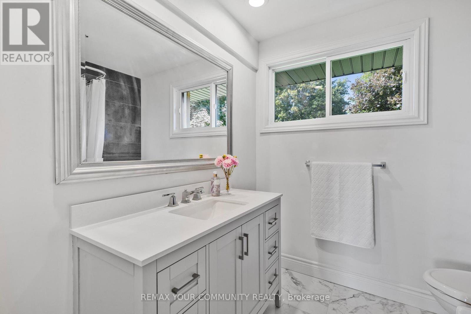 50 Oak Avenue, Hamilton, Ontario  L9H 4Y9 - Photo 17 - X12922124