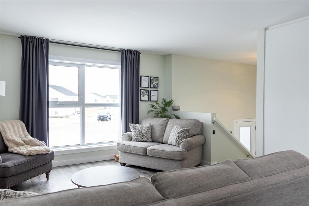 85 York Crescent, Steinbach, Manitoba  R5G 2V4 - Photo 2 - 202605514