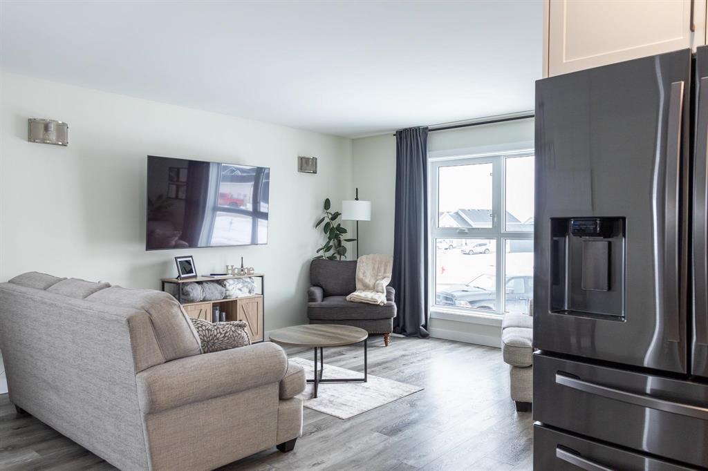 85 York Crescent, Steinbach, Manitoba  R5G 2V4 - Photo 4 - 202605514