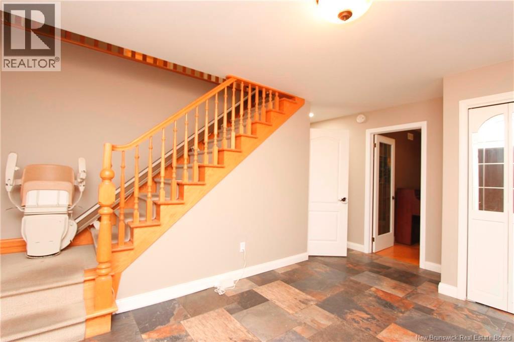 131 Wiggins Drive, Fredericton, New Brunswick  E3A 5N7 - Photo 2 - NB134484