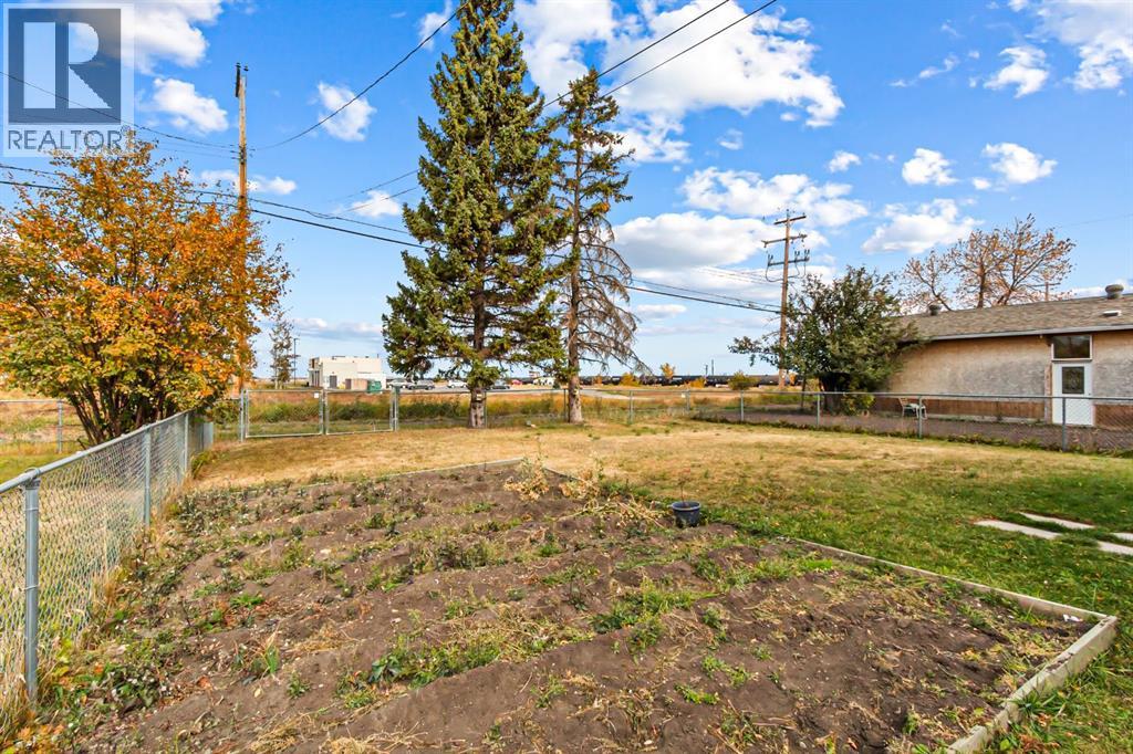 2018 24 Avenue, Didsbury, Alberta  T0M 0W0 - Photo 35 - A2282500