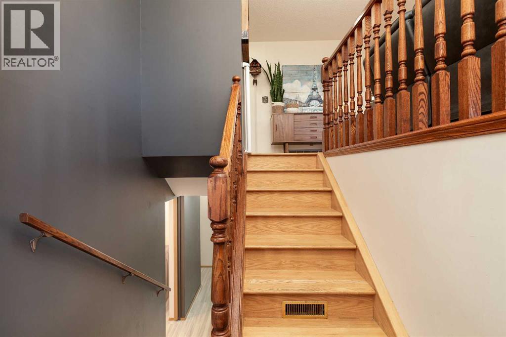 2208 27 Avenue S, Lethbridge, Alberta  T1K 6K4 - Photo 2 - A2295029