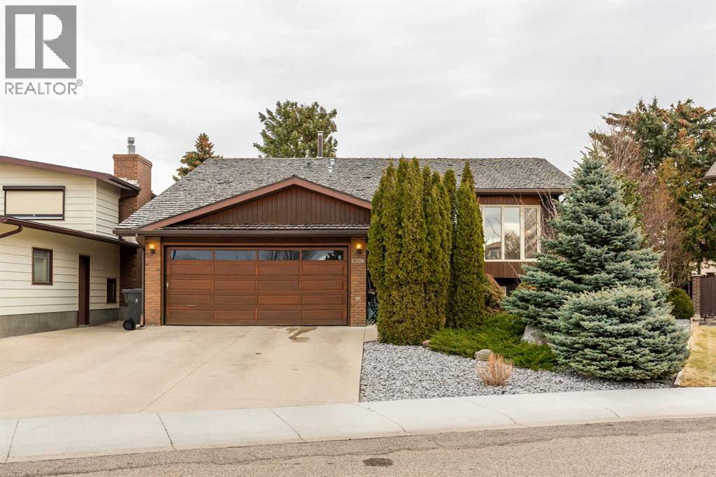 2208 27 Avenue S, Lethbridge, Alberta  T1K 6K4 - Photo 1 - A2295029