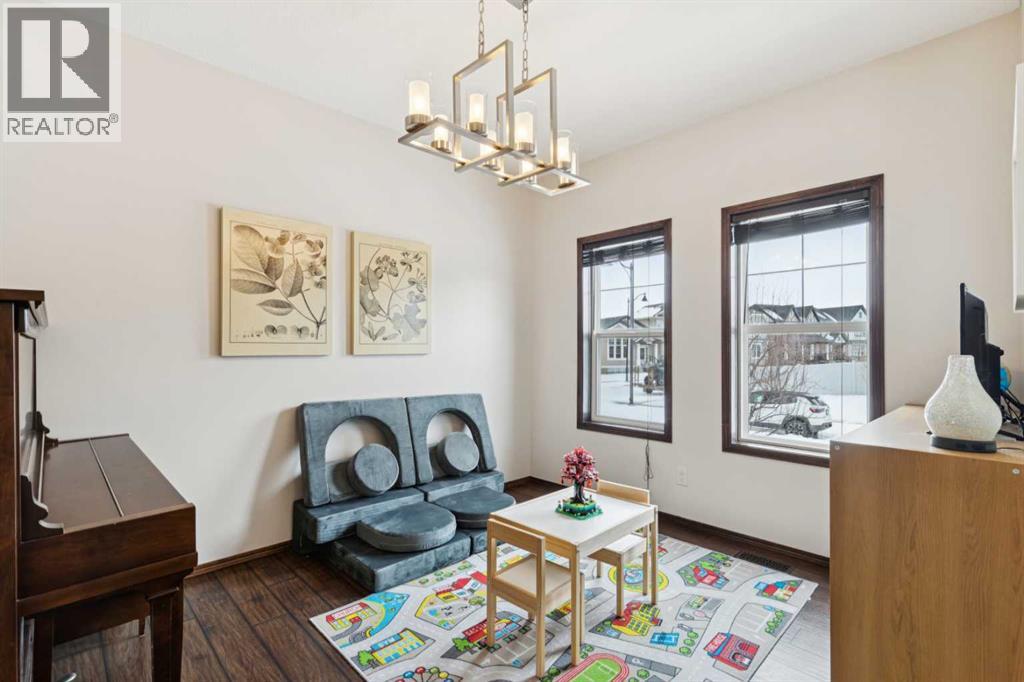 69 Elgin Meadows Manor Se, Calgary, Alberta  T2Z 0S1 - Photo 2 - A2294695