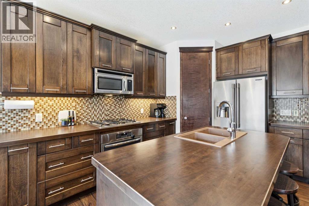 69 Elgin Meadows Manor Se, Calgary, Alberta  T2Z 0S1 - Photo 8 - A2294695