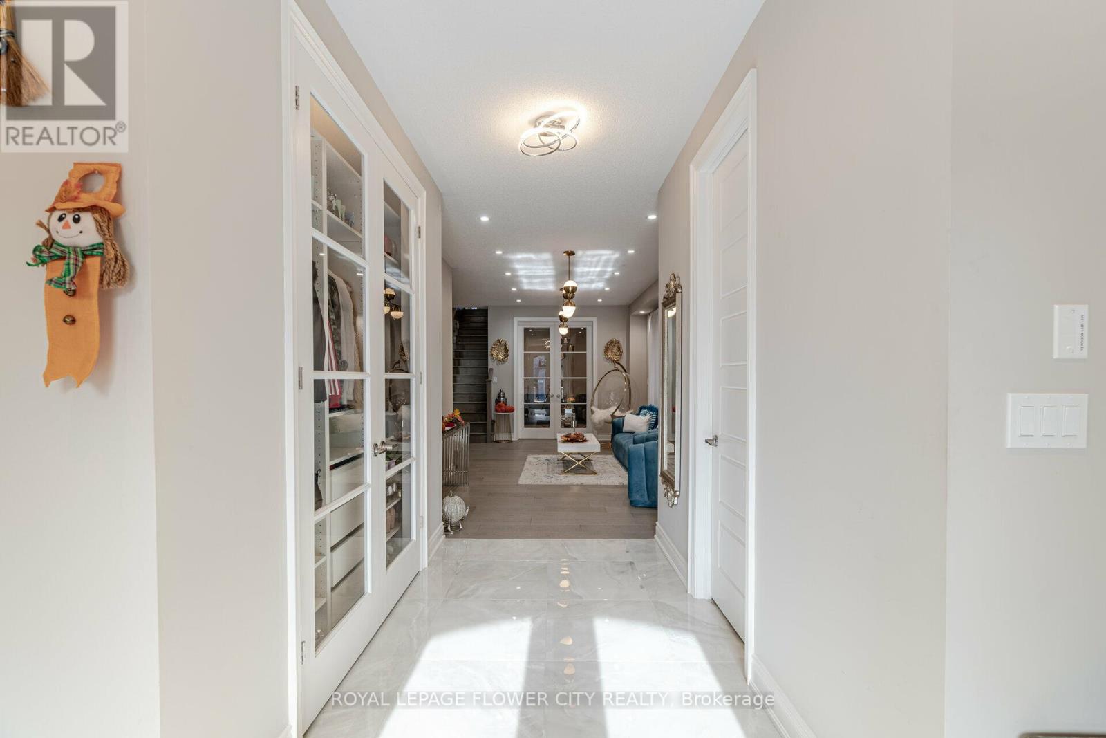 8 Ixworth Circle, Brampton, Ontario  L6Y 6J8 - Photo 7 - W12920998