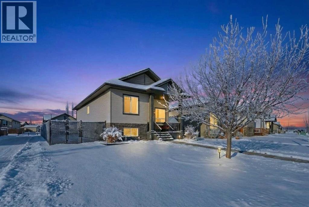 22 Mackenzie Ranch Way, Lacombe, Alberta T4L 0A7 - Photo 2 - A2288945