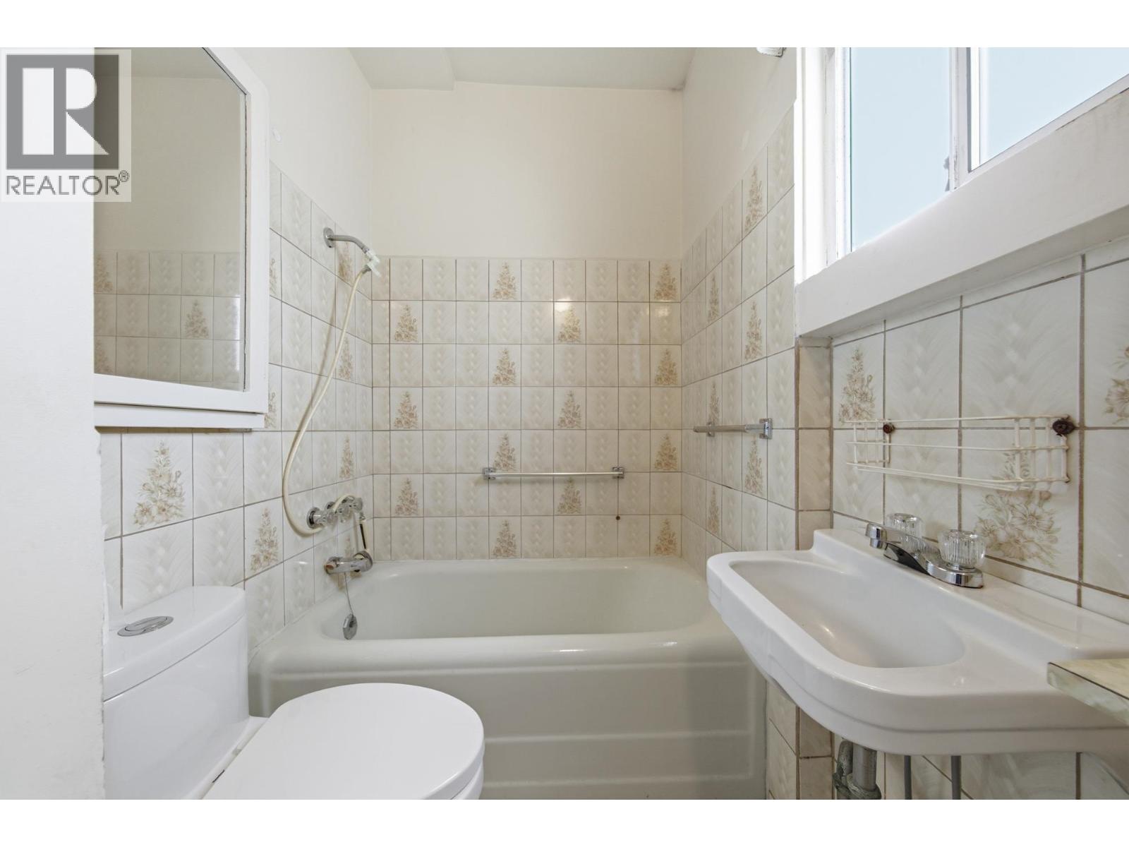 3521 Triumph Street, Vancouver, British Columbia  V5K 1V2 - Photo 8 - R3103543