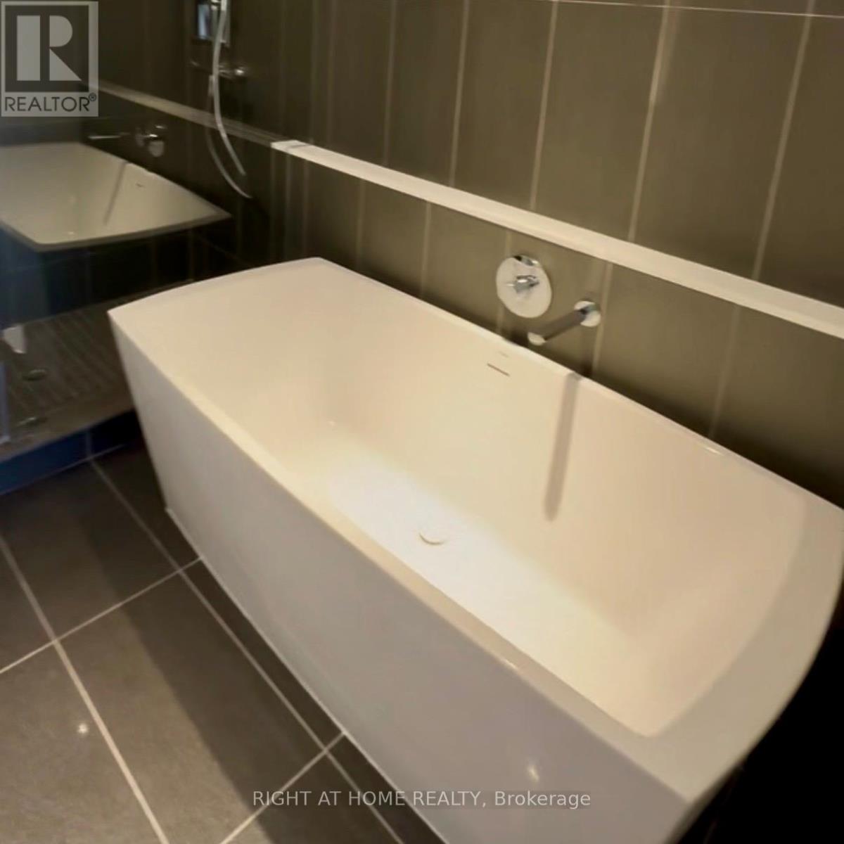 606 - 155 Merchants' Wharf, Toronto, Ontario  M5A 0Y4 - Photo 21 - C12922156