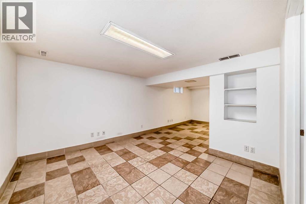 42 Ypres Green Sw, Calgary, Alberta  T2T 6M1 - Photo 34 - A2252885