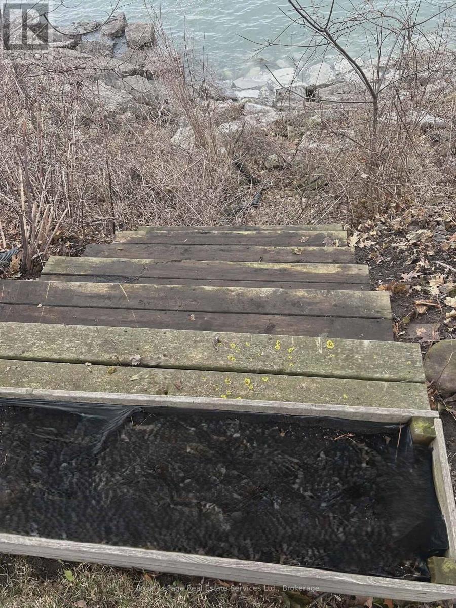 1 Tenth Street, Grimsby, Ontario  L3M 2V2 - Photo 34 - X12919648