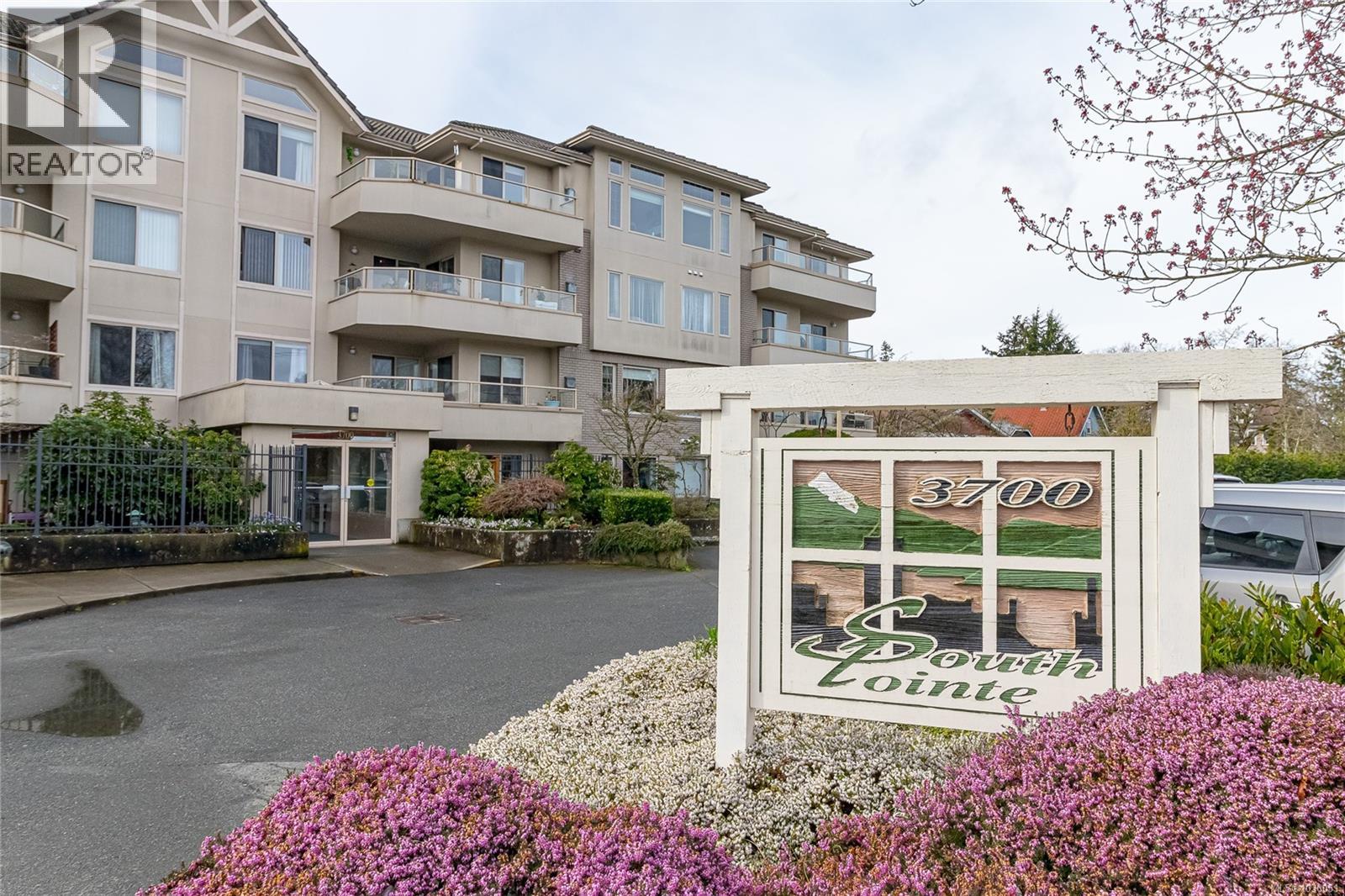 306 3700 Carey Rd, Saanich, British Columbia