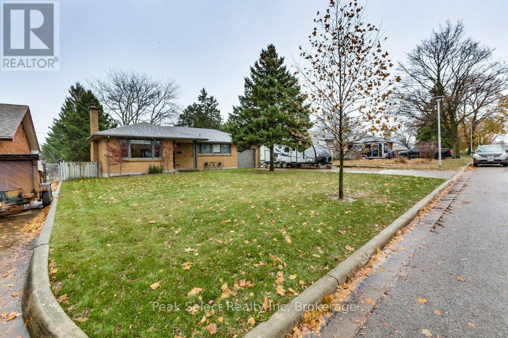 204 Buckingham Street, London South, Ontario  N5Z 3V5 - Photo 2 - X12922166