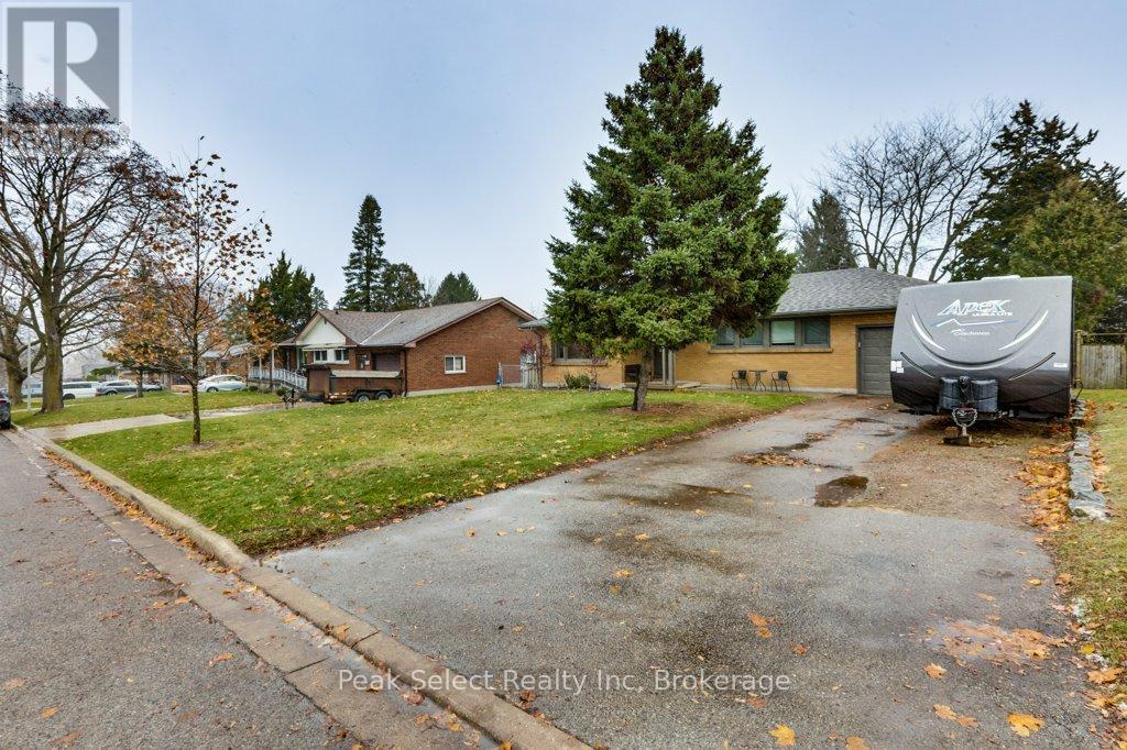 204 Buckingham Street, London South, Ontario  N5Z 3V5 - Photo 3 - X12922166