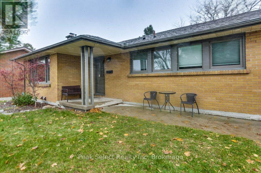 204 Buckingham Street, London South, Ontario  N5Z 3V5 - Photo 4 - X12922166