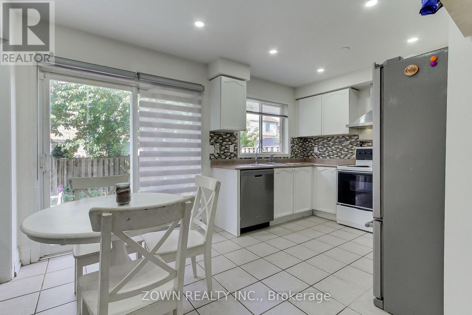 2310 Grand Oak Trail, Oakville, Ontario  L6M 4X2 - Photo 6 - W12922176