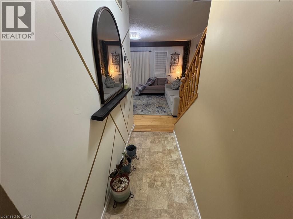 258 Sophia Crescent, Kitchener, Ontario  N2R 1X9 - Photo 5 - 40806767