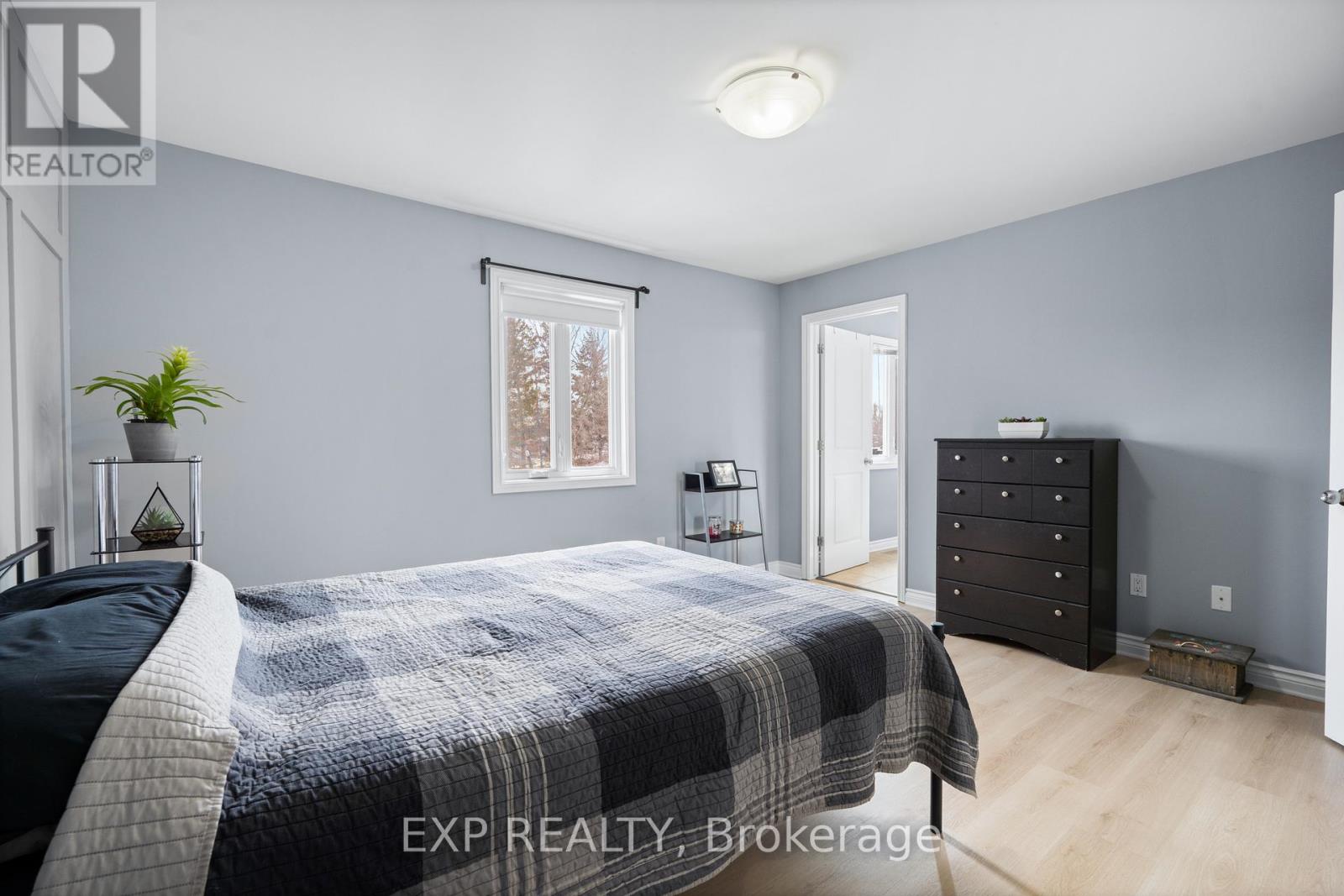 10610 Maple Street, North Dundas, Ontario  K0E 1W0 - Photo 11 - X12922200