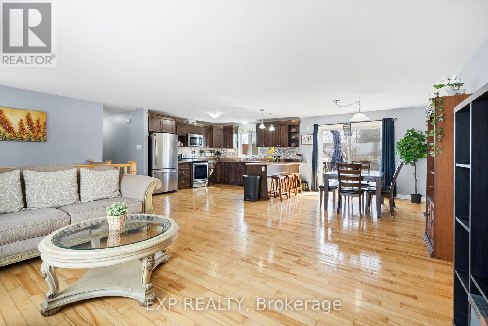 10610 Maple Street, North Dundas, Ontario  K0E 1W0 - Photo 5 - X12922200