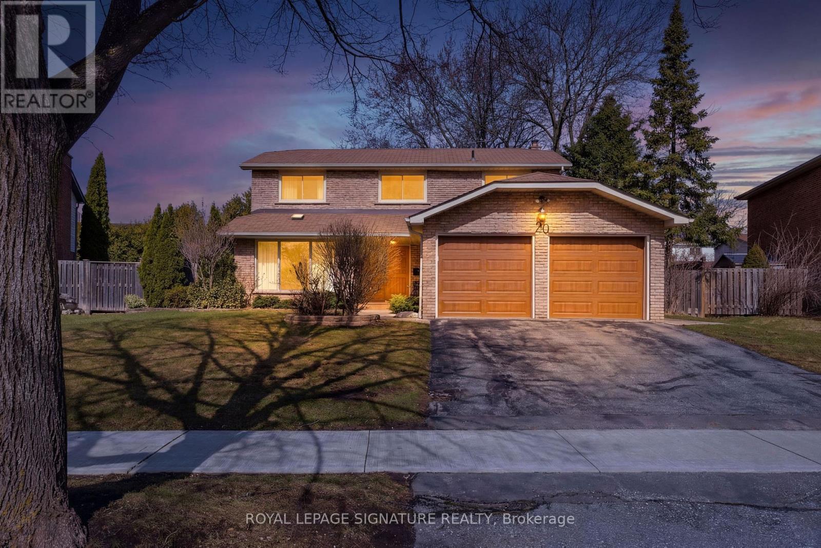 20 INVERARY CRESCENT, Toronto, Ontario