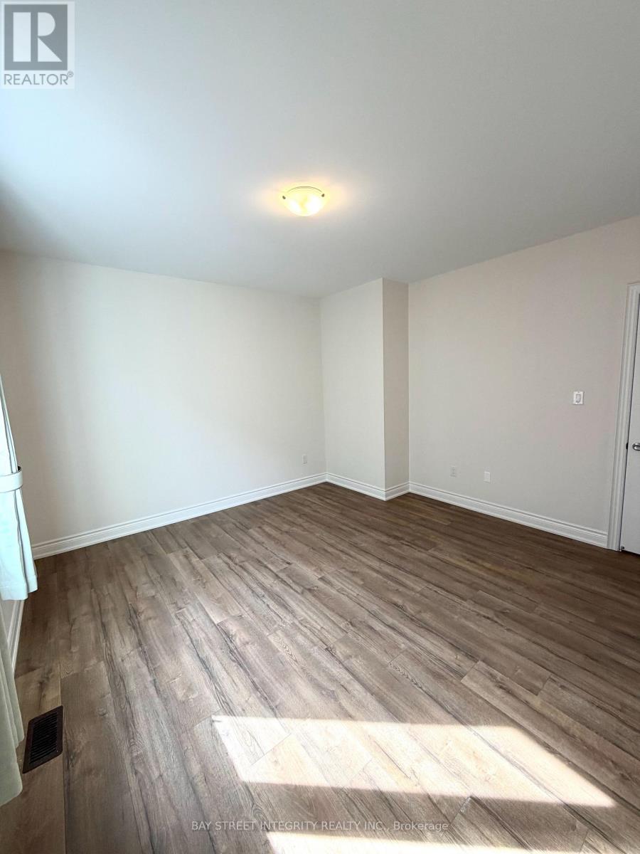 64 Bud Leggett Crescent, Georgina, Ontario  L4P 0B7 - Photo 13 - N12922224