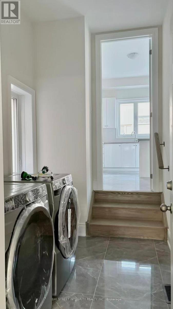 64 Bud Leggett Crescent, Georgina, Ontario  L4P 0B7 - Photo 21 - N12922224