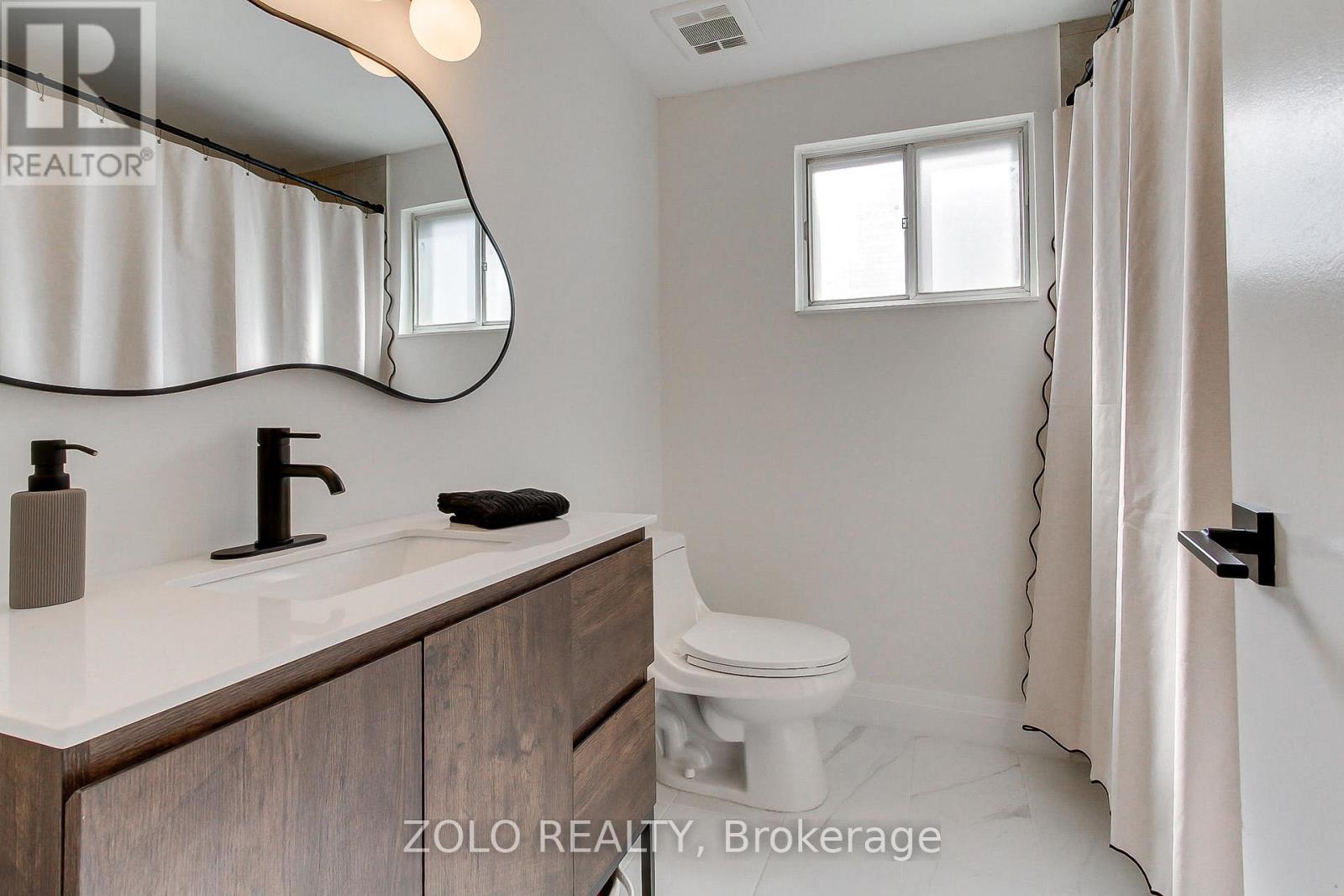 388 Terry Drive, Newmarket, Ontario  L3Y 5E7 - Photo 33 - N12922228