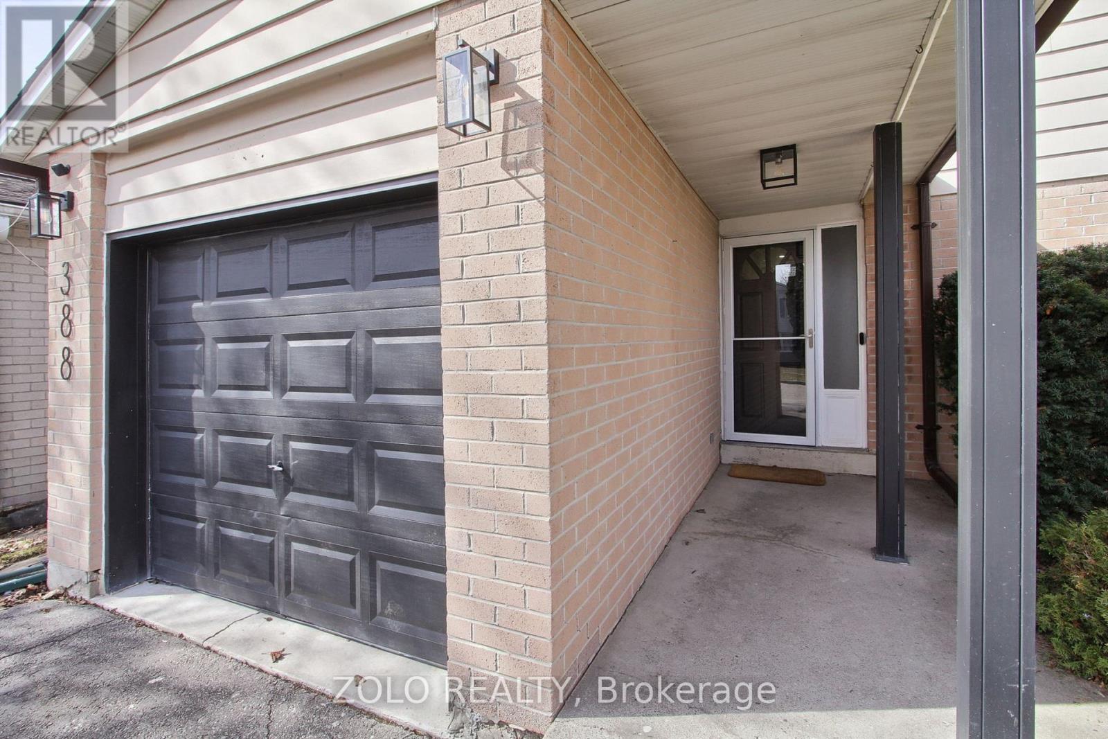 388 Terry Drive, Newmarket, Ontario  L3Y 5E7 - Photo 4 - N12922228