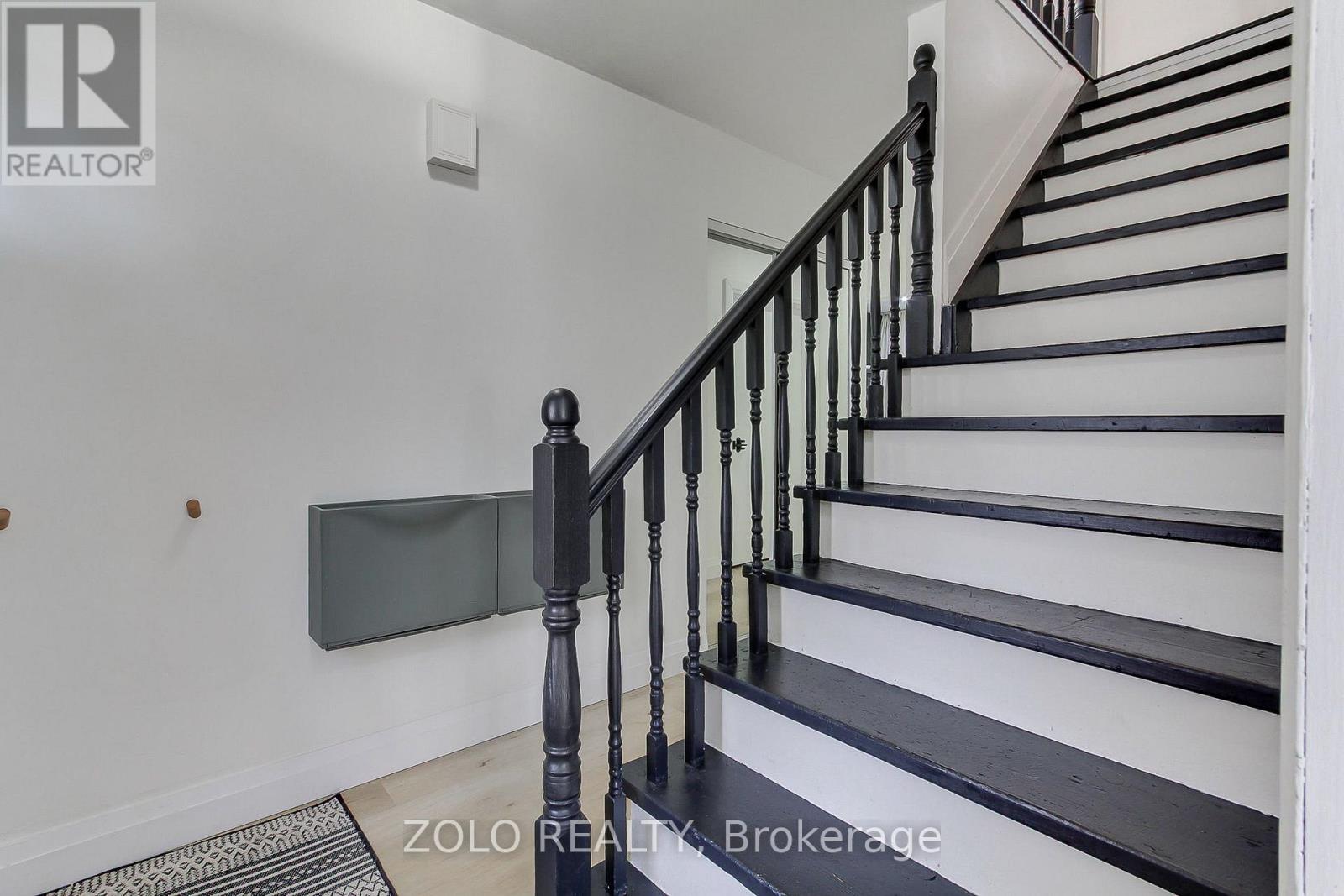 388 Terry Drive, Newmarket, Ontario  L3Y 5E7 - Photo 8 - N12922228