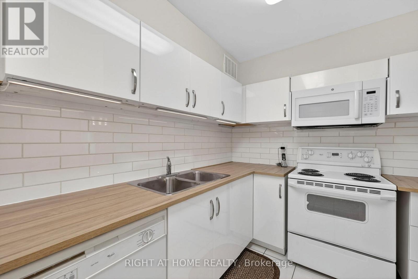 211 - 60 Inverlochy Boulevard, Markham, Ontario L3T 4T7 - Photo 5 - N12922258