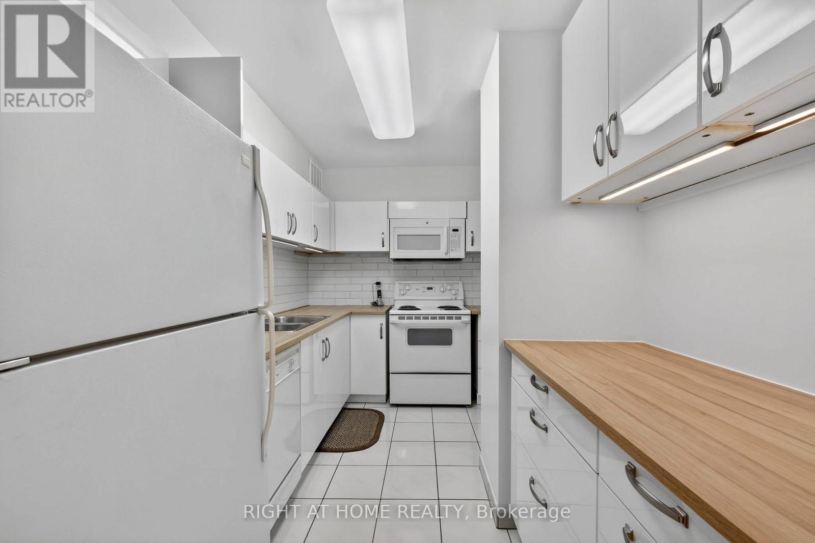 211 - 60 Inverlochy Boulevard, Markham, Ontario L3T 4T7 - Photo 6 - N12922258