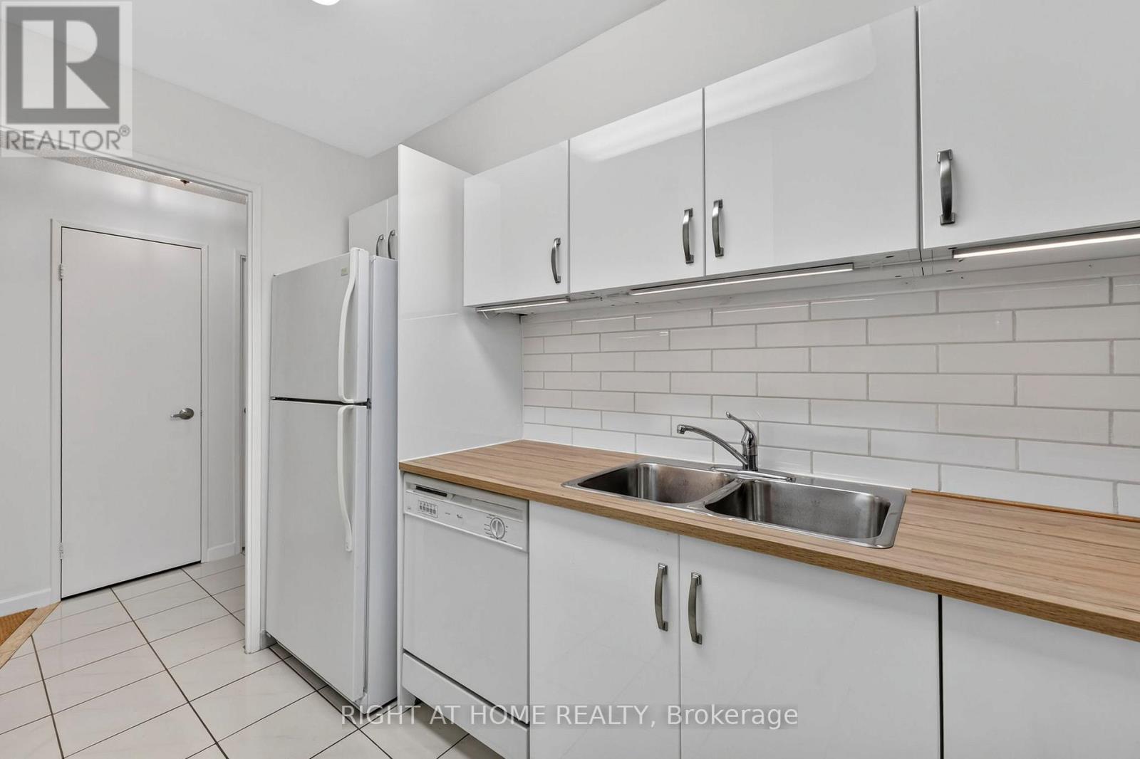 211 - 60 Inverlochy Boulevard, Markham, Ontario L3T 4T7 - Photo 7 - N12922258